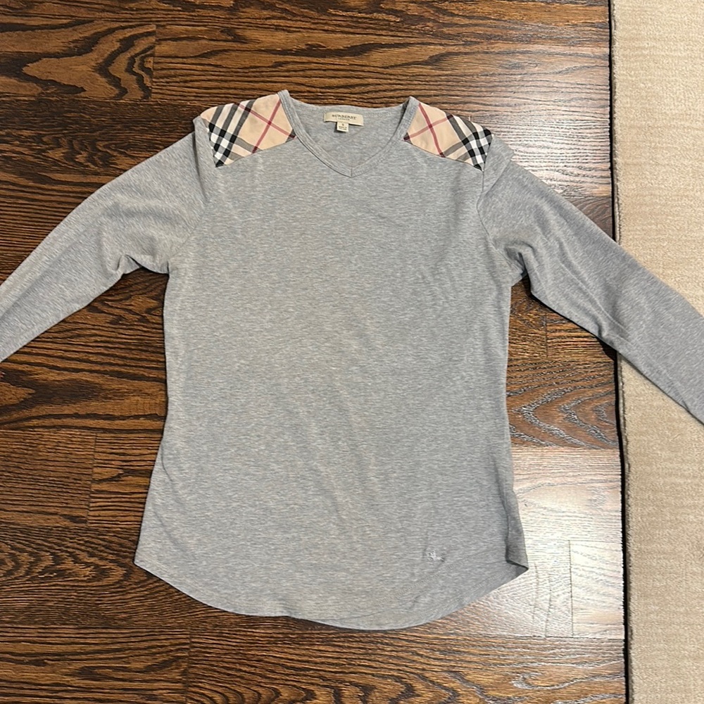 Size small Burberry cotton long sleeve T-shirt